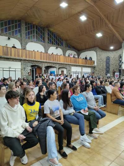 Abertura das Novenas reúne centenas de fiéis em Laranjeiras do Sul Celebração marca o início da preparação para a Festa em honra a Nossa Senhora Aparecida
